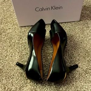 NWT Calvin Klein Black 3 inch heels peep toe shoe